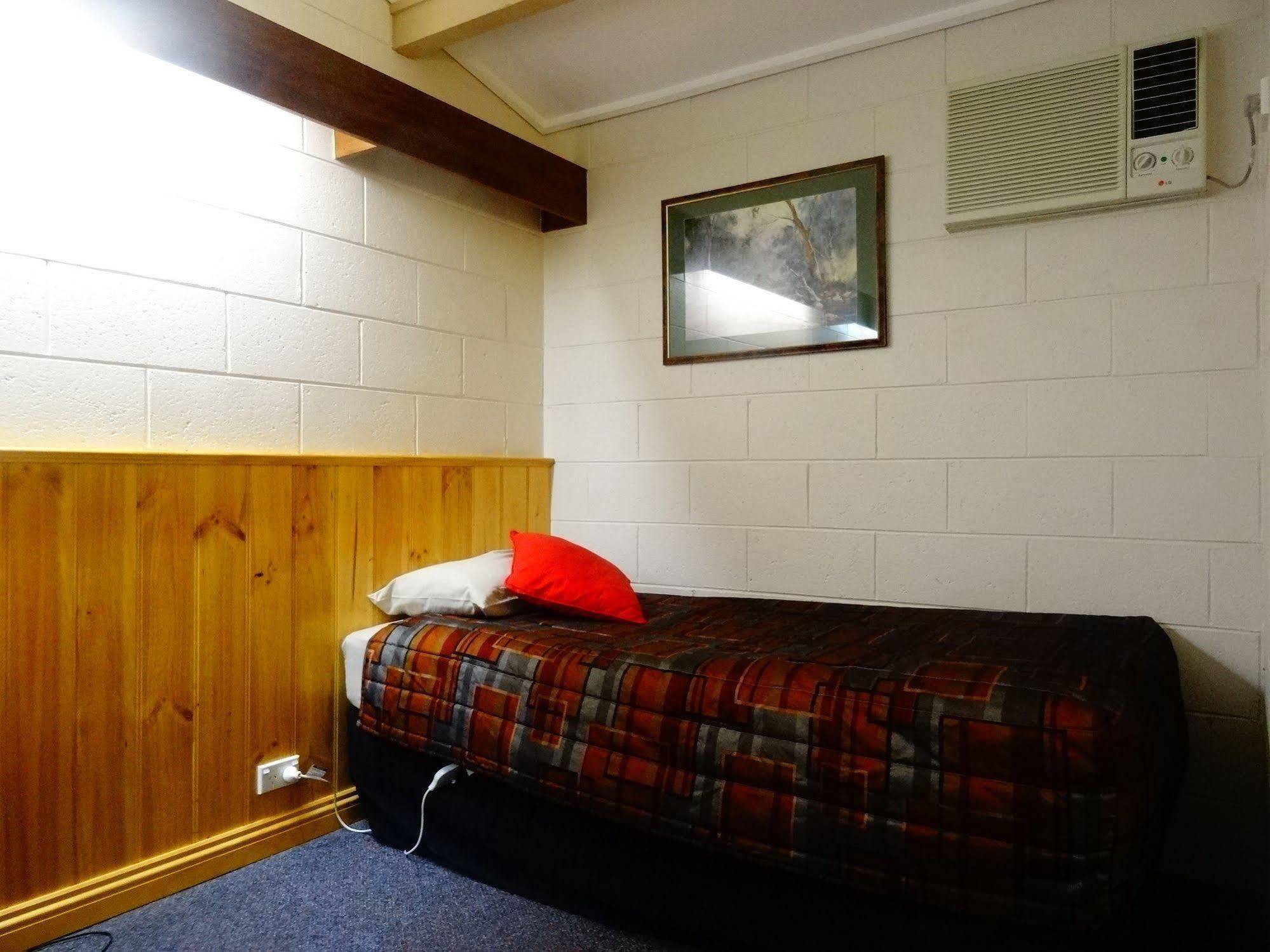 Coal Creek Motel Korumburra Bagian luar foto