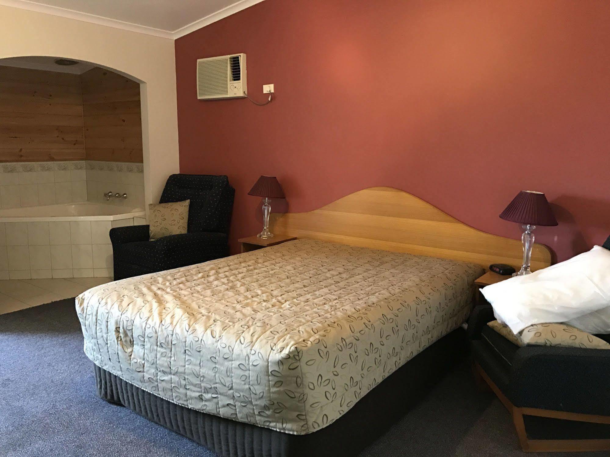 Coal Creek Motel Korumburra Bagian luar foto